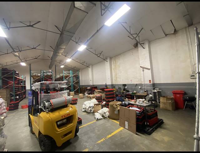 368M² WAREHOUSE TO LET IN CAPE FARMS